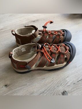 Keen Brown and Orange Closed-Toe Hiking Sandals